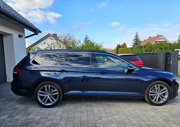 Volkswagen Passat cena 49900 przebieg: 261200, rok produkcji 2016 z Szczecin małe 154
